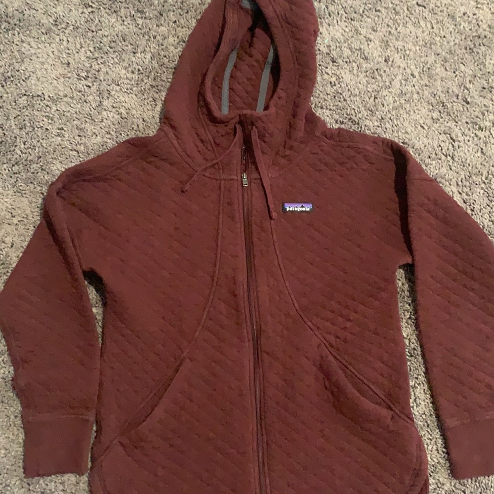 Women’s Patagonia hoodie. Quilted warm! Excellent condition